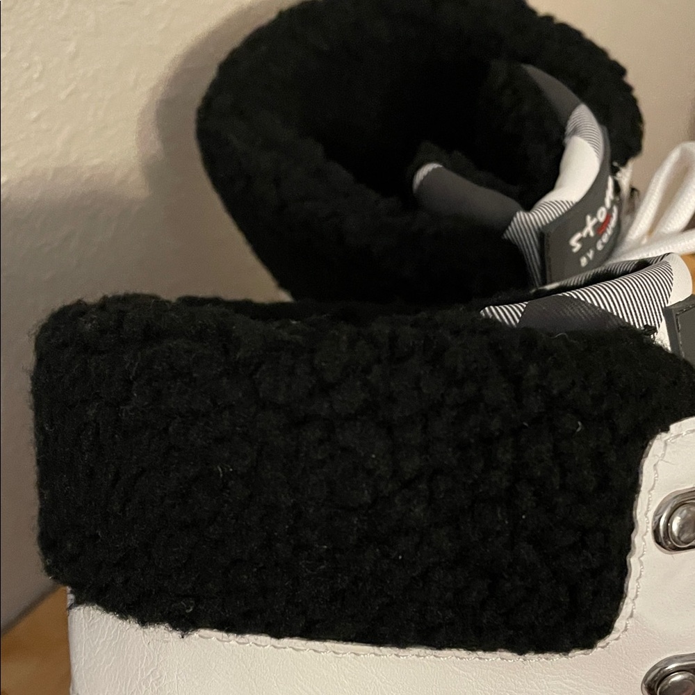 Storm by Cougar White Buffalo Plaid Lace Up Winter Boots Size 8 NWT - Picture 5 of 6